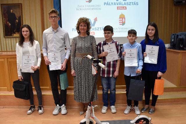Nyereményátadó ünnepség volt a Megyeházán Nyereményátadó ünnepség volt a Megyeházán
