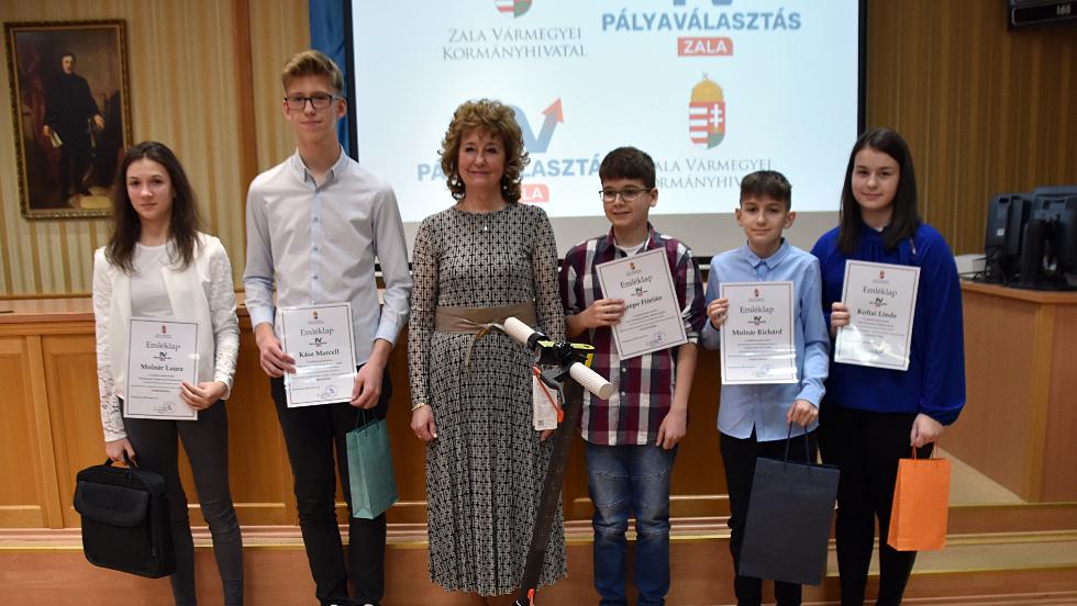 Nyereményátadó ünnepség volt a Megyeházán Nyereményátadó ünnepség volt a Megyeházán