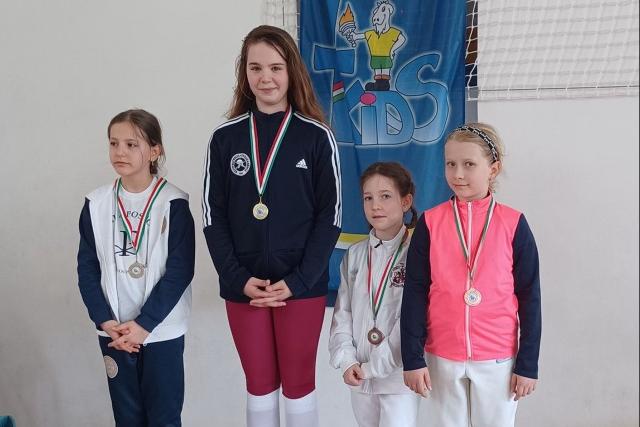 Katolikus iskoláknak rendeztek vívóbajnokságot Katolikus iskoláknak rendeztek vívóbajnokságot