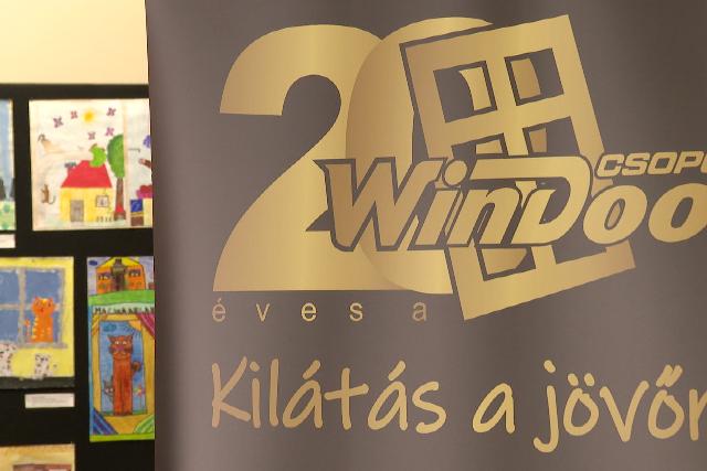 Kutya vagy macska? – kiállítás nyílt a színházban Kutya vagy macska? – kiállítás nyílt a színházban