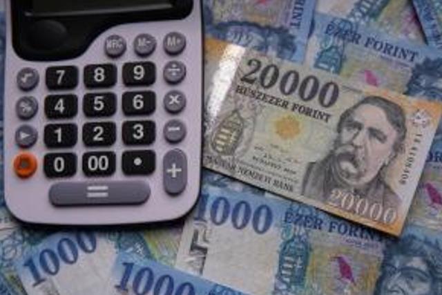 Május 1-ig tíz bank emeli meg számlaköltségeit a tavalyi infláció miatt Május 1-ig tíz bank emeli meg számlaköltségeit a tavalyi infláció miatt