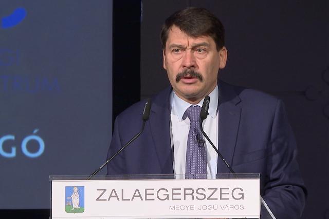 Rendhagyó tanóra Áder Jánossal Rendhagyó tanóra Áder Jánossal
