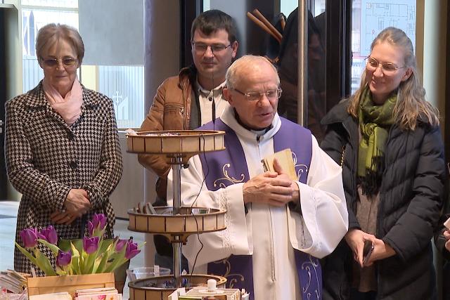 Megáldották a kegytárgyboltot Megáldották a kegytárgyboltot
