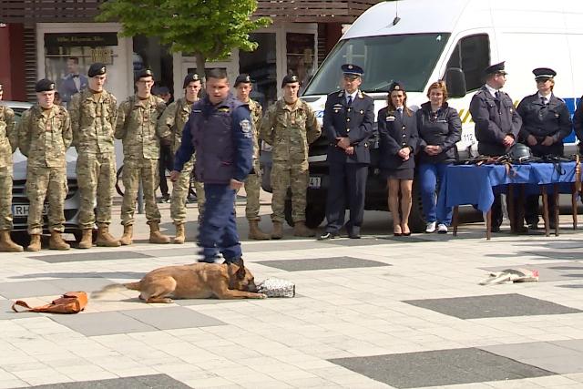 Rendőr- és tűzoltó nap volt a zalaegerszegi Dísz téren Rendőr- és tűzoltó nap volt a zalaegerszegi Dísz téren