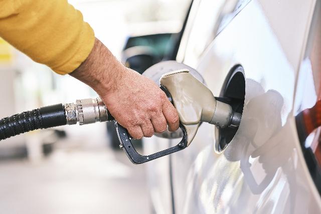 Péntektől 3 forinttal emelkedik a 95-ös benzin nagykereskedelmi ára Péntektől 3 forinttal emelkedik a 95-ös benzin nagykereskedelmi ára