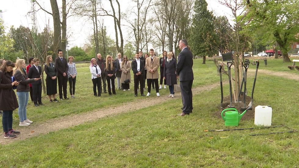 Polgárrá avatták a végzősöket Polgárrá avatták a végzősöket