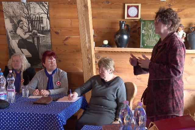 Re-szakk�r c�mmel tartottak region�lis konferenci�t �s ki�ll�t�st a G�b�rti Region�lis N�pi K�zm�ves Alkot�h�zban