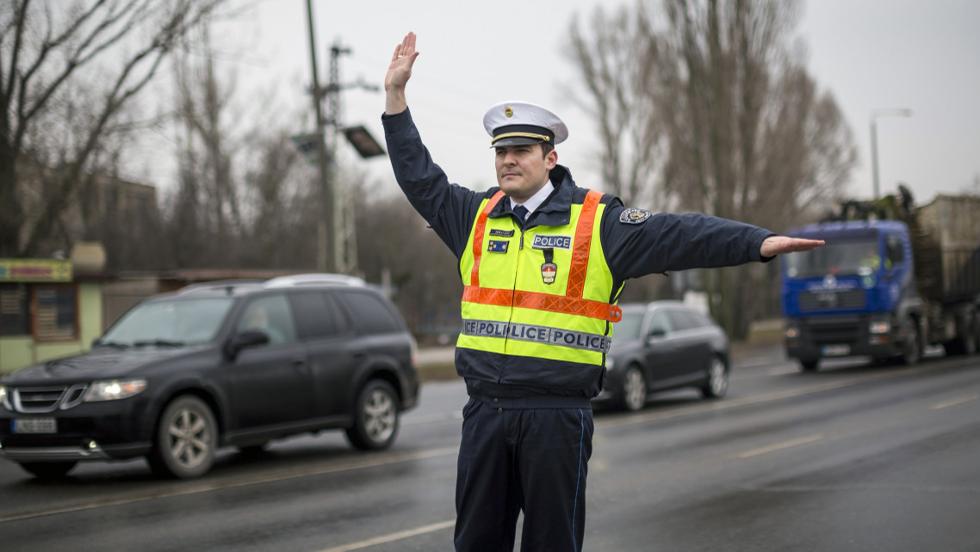 Erős a forgalom az utakon – óvatosságra int a rendőrség Erős a forgalom az utakon – óvatosságra int a rendőrség