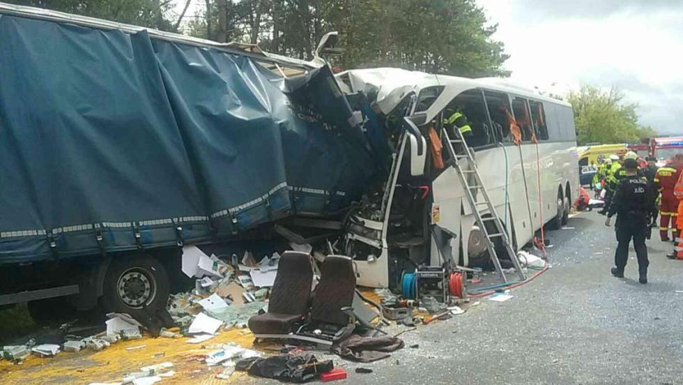 Magyar busz tragédiája Szlovákiában Magyar busz tragédiája Szlovákiában