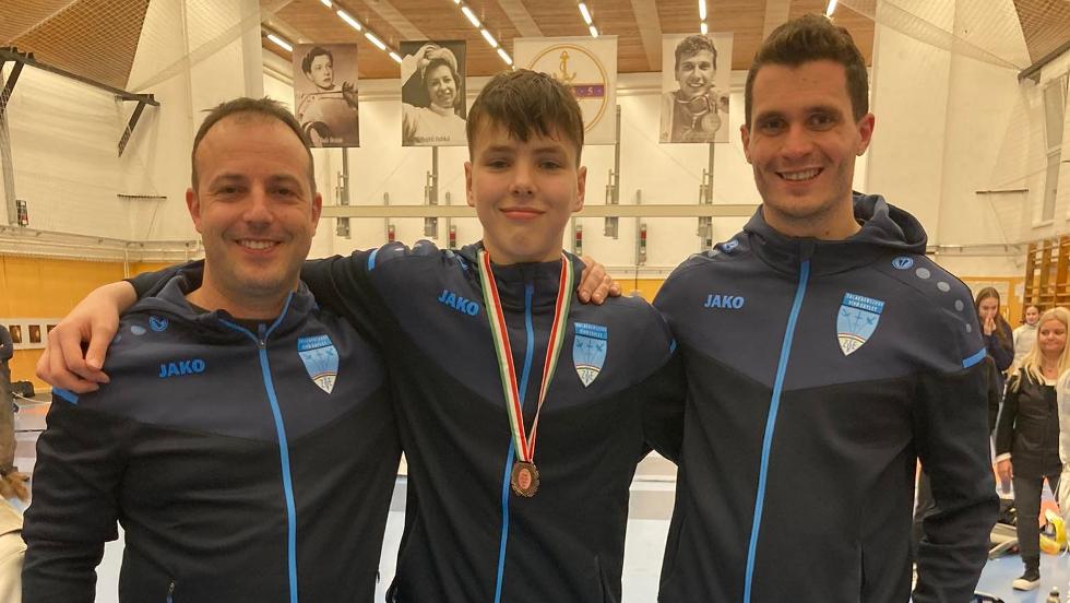 Két ZVE-s érem az Újonc Tőr Országos Bajnokságról Két ZVE-s érem az Újonc Tőr Országos Bajnokságról