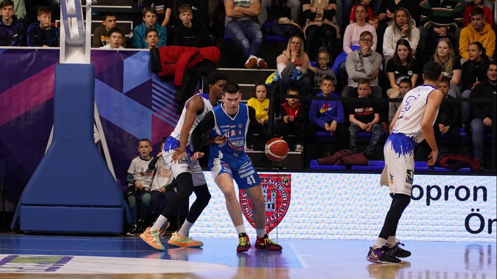 Idegenben is legyőzte a Sopront a ZTE KK, már 2-0-ra vezetünk a párharcban Idegenben is legyőzte a Sopront a ZTE KK, már 2-0-ra vezetünk a párharcban