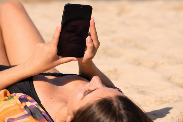 Itt a k�nikula: a h�s�g t�nkreteheti a telefonokat
