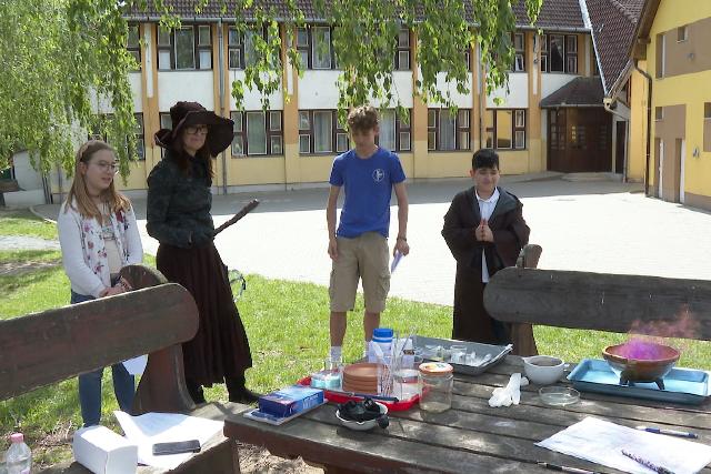 Harry Potter-kv�z az Izs�kban