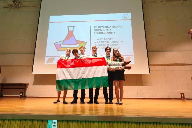 K�t zr�nyis di�k is rangos nemzetk�zi versenyen �rt el kiemelked� eredm�nyt