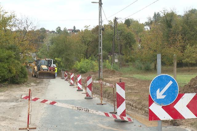 Szennyv�z-rekonstrukci�s munk�latokat v�geznek a Domb utc�ban, a cs�csbozsoki v�rosr�szben 