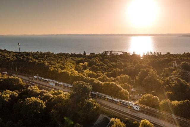 M�rcius 15. – Megn�velt kapacit�ssal k�sz�l a M�V-csoport