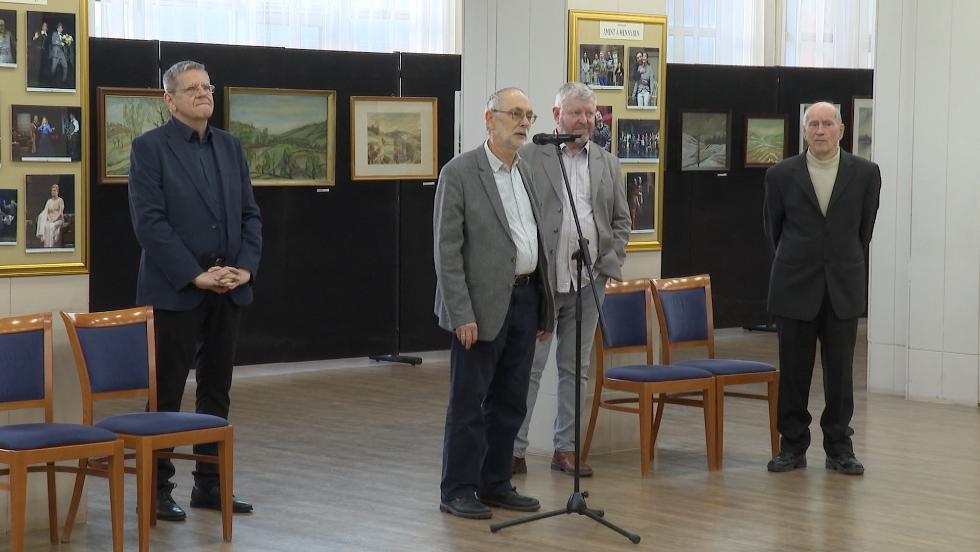 Amatőr festők a színházban – Pintér József munkáiból nyílt kiállítás Amatőr festők a színházban – Pintér József munkáiból nyílt kiállítás