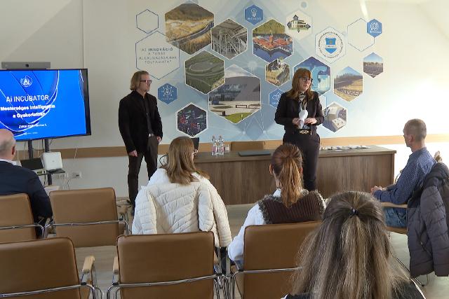 Mesters�ges intelligencia, avagy mit jelent az AI a kkv sz�m�ra?