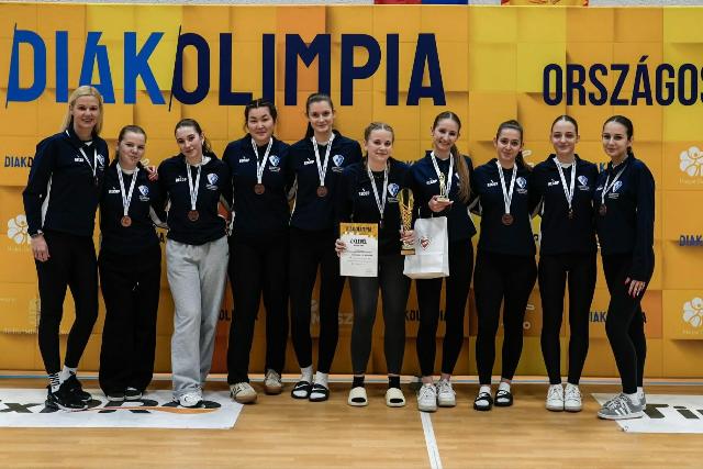 Bronz�rmes a K�lcsey-gimn�zium le�nycsapata az orsz�gos Di�kolimpia d�nt�n