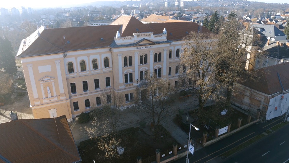 Folytatódik a Zrínyi Miklós Gimnázium felújítása Folytatódik a Zrínyi Miklós Gimnázium felújítása