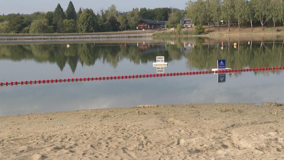 J�l t�kr�zi az asz�ly m�rt�k�t a G�b�rti-t� v�zszintje is