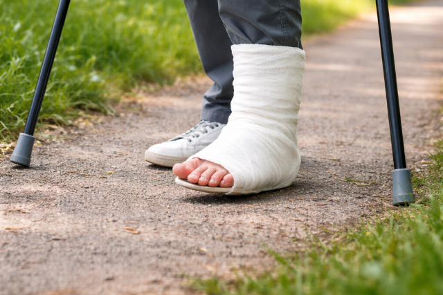 Johnny Depp m�g mindig bottal j�r – nehezen gy�gyul a s�r�l�se