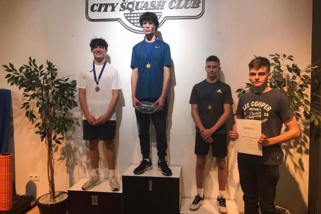 Bronzéremmel tért haza első squash versenyéről Ruzsicska Soma Bronzéremmel tért haza első squash versenyéről Ruzsicska Soma