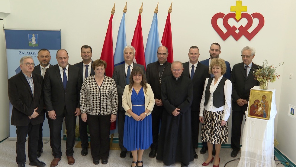 Átadták a Szent Család Óvodát Átadták a Szent Család Óvodát