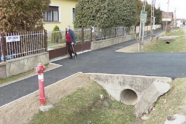 Fel�j�tott�k a j�rd�t Bocf�ld�n