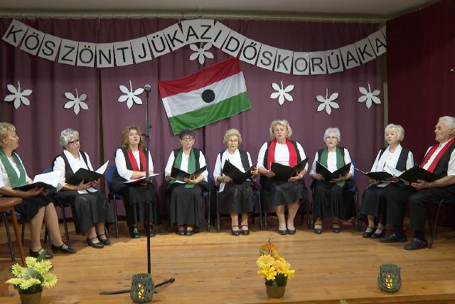 Megeml�keztek Zalabeseny�ben az 1956-os forradalom �s szabads�gharc esem�nyeir�l