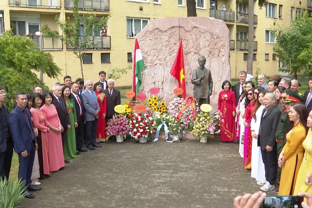 Megemlékeztek – 134 éve született Ho Si Minh Megemlékeztek – 134 éve született Ho Si Minh