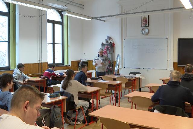 Felv�teliztek a di�kok