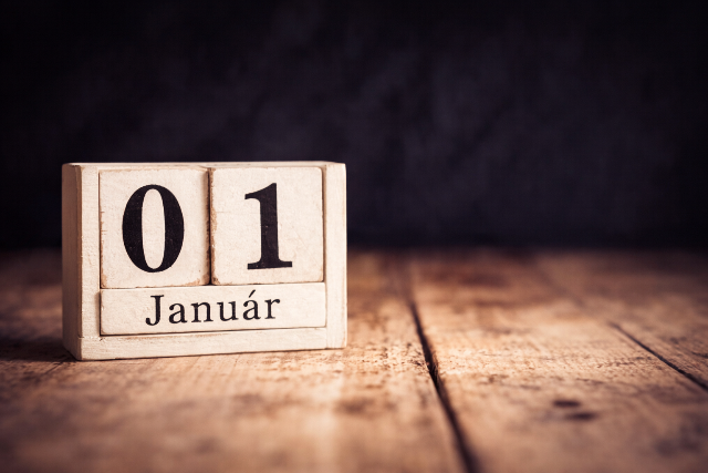 Kinek k�sz�nhet�, hogy janu�r elsej�n kezd�dik az �j�v?
