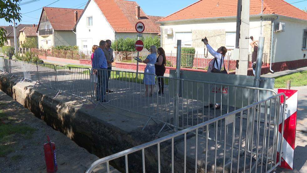 Elkezdődött a munka a Mező utcában Elkezdődött a munka a Mező utcában