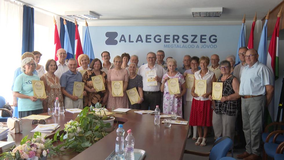 Díjazták a Poézis 26 címmel meghirdetett pályázat alkotóit Díjazták a Poézis 26 címmel meghirdetett pályázat alkotóit