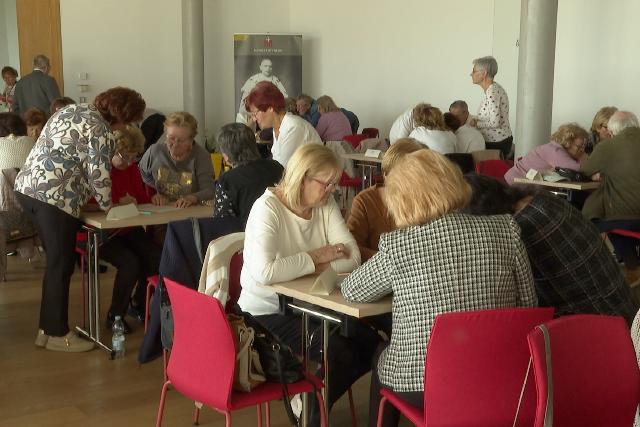 „Jókai 200” – nyugdíjas klubok vetélkedtek
„Jókai 200” – nyugdíjas klubok vetélkedtek