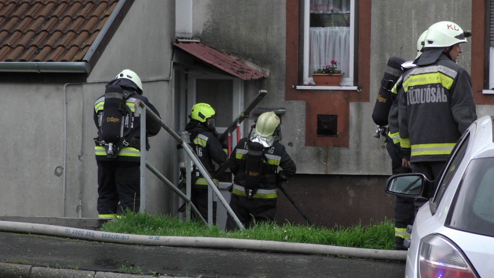 Zalaegerszegi társasház-tűz: 3 gyermeknek és 3 felnőttnek mindene odaveszett Zalaegerszegi társasház-tűz: 3 gyermeknek és 3 felnőttnek mindene odaveszett