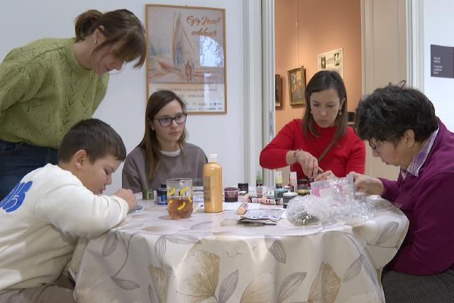 Llekkel kszlt nnep – adventi kzmveskeds a Gcseji Mzeumban