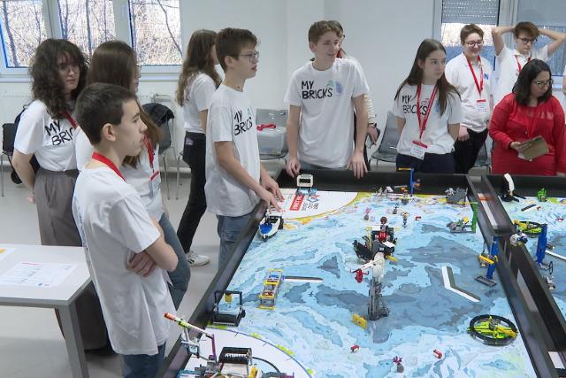 LEGO-robotokkal versenyeztek LEGO-robotokkal versenyeztek