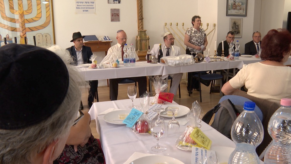 A zsinagógiai újévet köszöntötték a közösségi házban A zsinagógiai újévet köszöntötték a közösségi házban