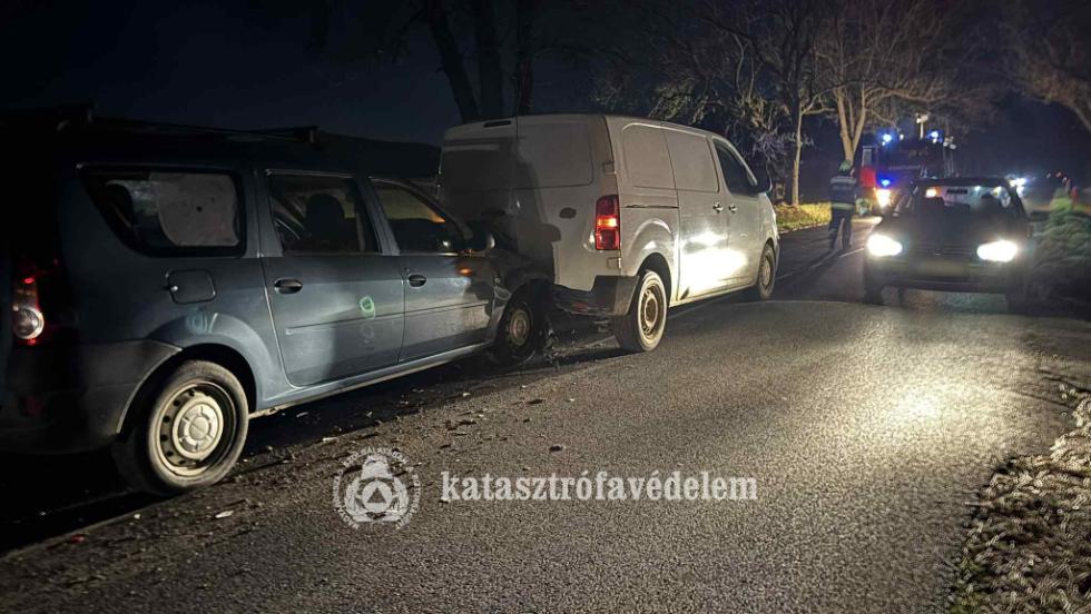 Kt aut tkztt a bslakpusztai hulladkleraknl