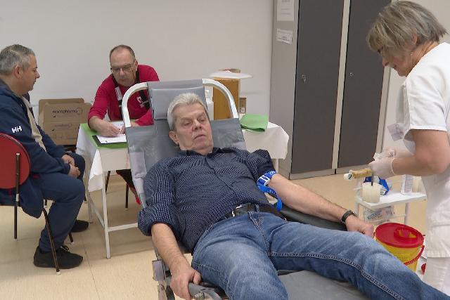 T�bb sz�z �letet mentettek – Nyugd�jasok adtak v�rt  