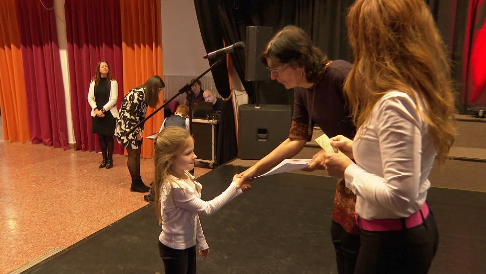 Vers- és mesemondó versenyt rendeztek az Apáczaiban Vers- és mesemondó versenyt rendeztek az Apáczaiban