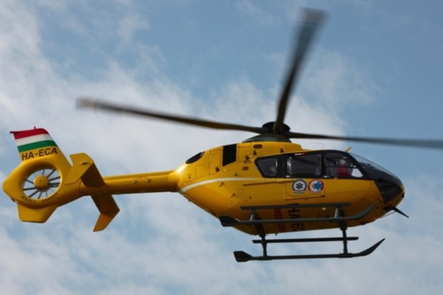 Motorkerkpr s aut karambolozott Zalaegerszegen – menthelikopter is rkezett a helysznre