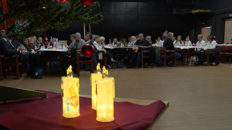 Karácsonyi ünnepséget tartott a Nefelejcs Nyugdíjas Klub Karácsonyi ünnepséget tartott a Nefelejcs Nyugdíjas Klub