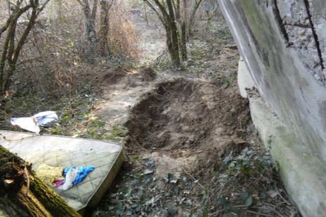 Ráugrott áldozata mellkasára a gyilkos Zalaegerszegen – befejezték a nyomozást Ráugrott áldozata mellkasára a gyilkos Zalaegerszegen – befejezték a nyomozást