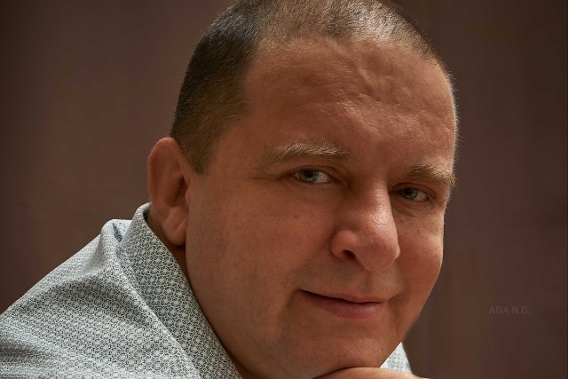 Feh�r L�szl� �jra a feln�tt f�rfi tekev�logatott �l�n