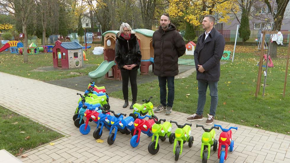 j kismotorok rkeztek a blcsdkbe  