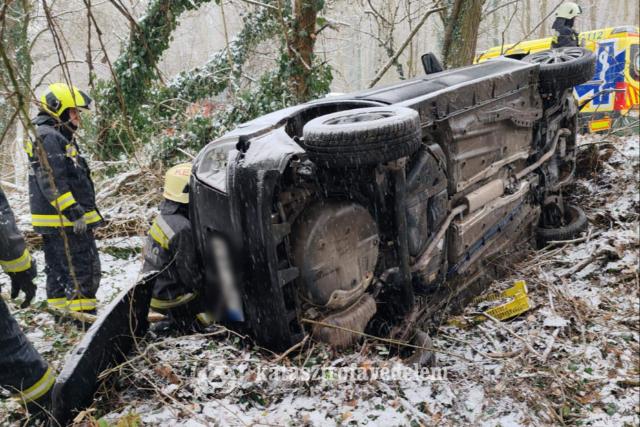 F�k k�z� cs�szott egy aut� Vindornyasz�l�sn�l