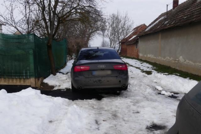 Nyitva hagyt�k az aut�t, a kulcs is benne maradt – kocsik�zni indult a zalai f�rfi, jogsi n�lk�l